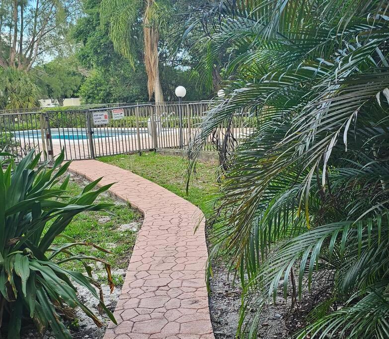 Fully Furnished, Beautiful, Spacious Two Bedroom Condo Lauderhill Buitenkant foto